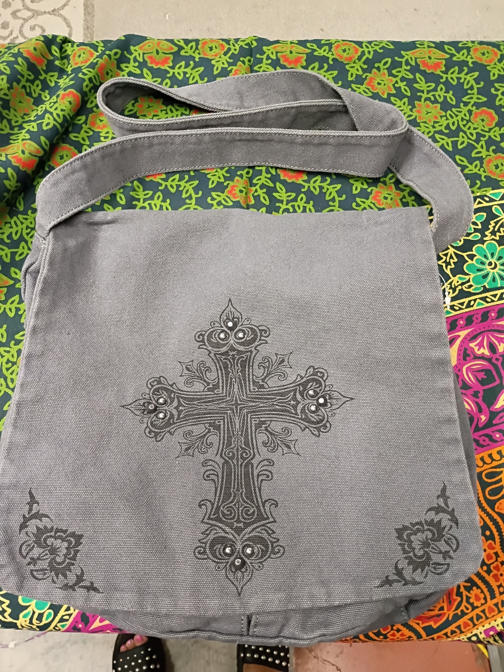 ๐ HOT TOPIC Gray Cross-Print Canvas Messenger Bag - Picture 1 of 1